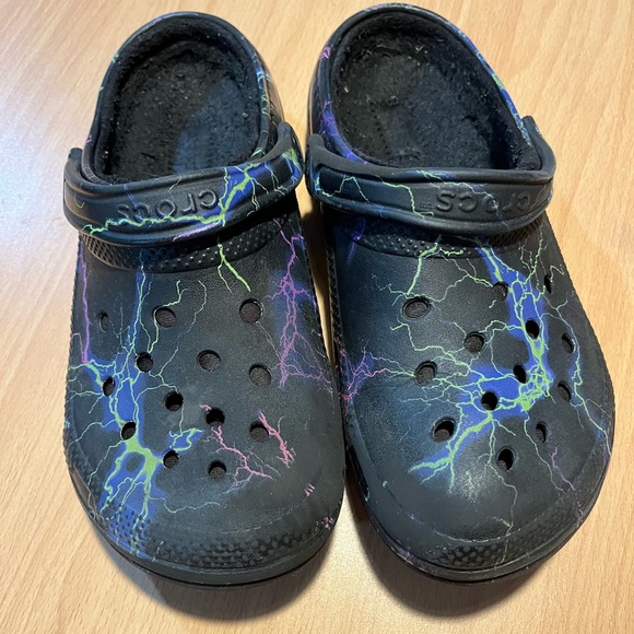 CROCS Unisex Black with Neon Lightning Lined Fuzzy Clogs - Picture 4 of 12